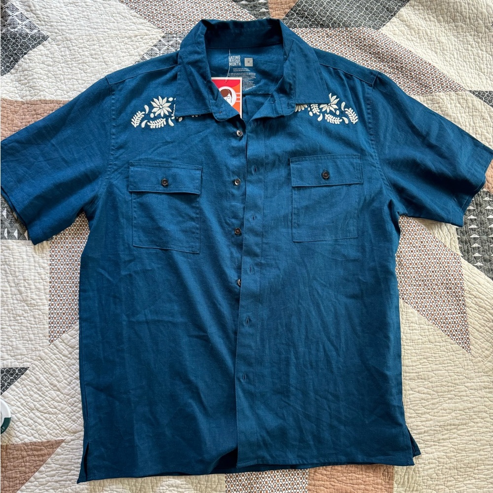 Medium Embroidered Short Sleeve Shirt